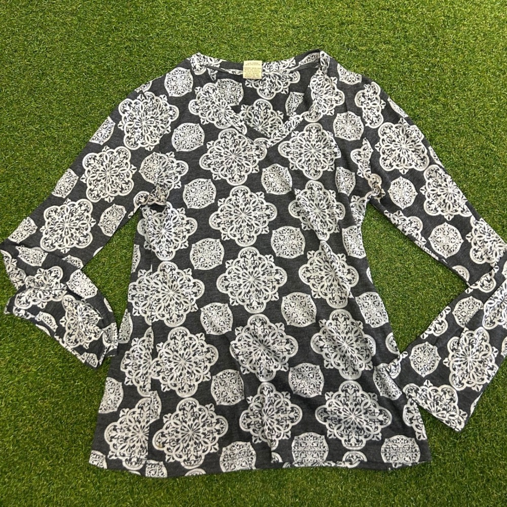 The Balance Collection by Marika Womens XL Gray White Mandala V-Neck Top L/S